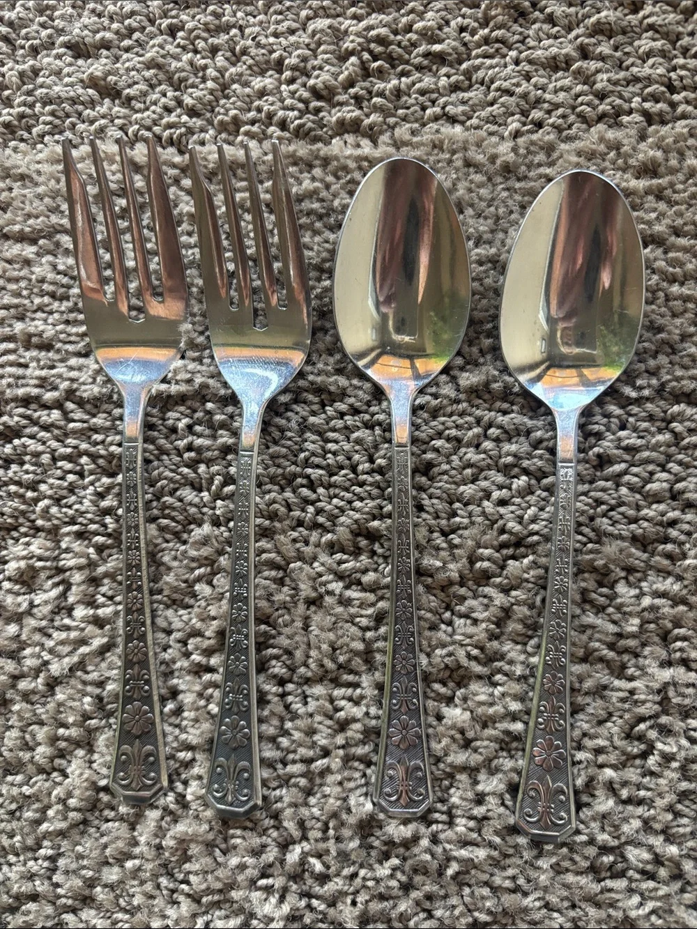 interpur set of 4 stainless Korea flatware